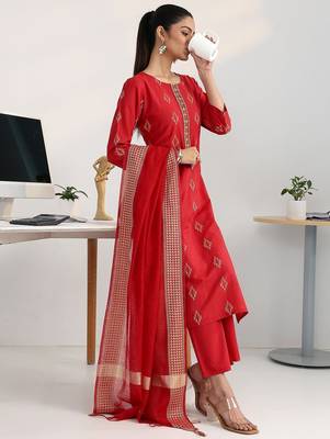 women ethnic motifs printed regular kurta with trousers & with dupatta 3