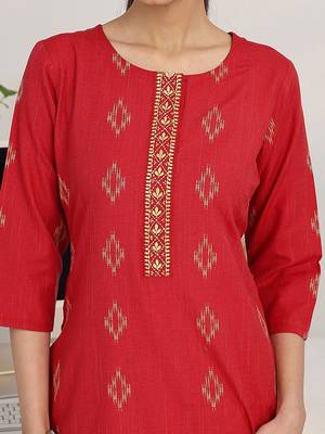 women ethnic motifs printed regular kurta with trousers & with dupatta 5