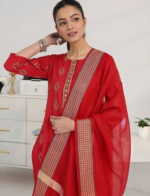 women ethnic motifs printed regular kurta with trousers & with dupatta 6
