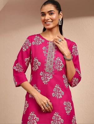women floral printed regular thread work kurta with trousers & with dupatta 5