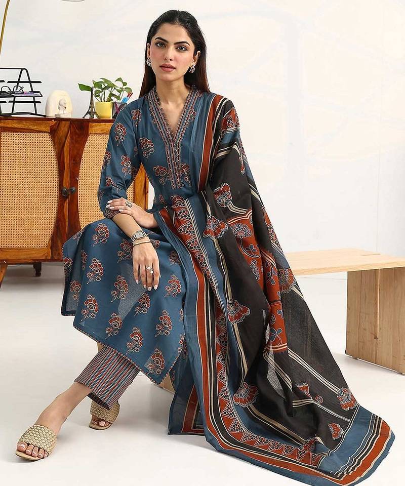 women ethnic motifs printed regular cotton blend kurta with trousers & with dupatta