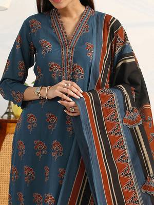 women ethnic motifs printed regular cotton blend kurta with trousers & with dupatta 2