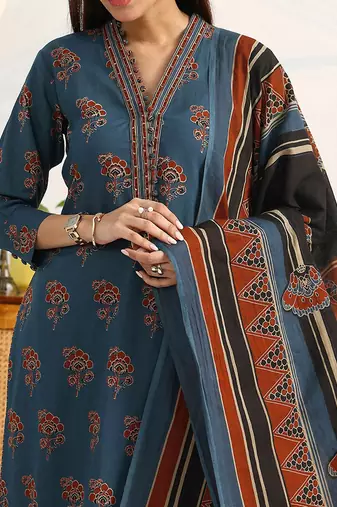 women ethnic motifs printed regular cotton blend kurta with trousers & with dupatta