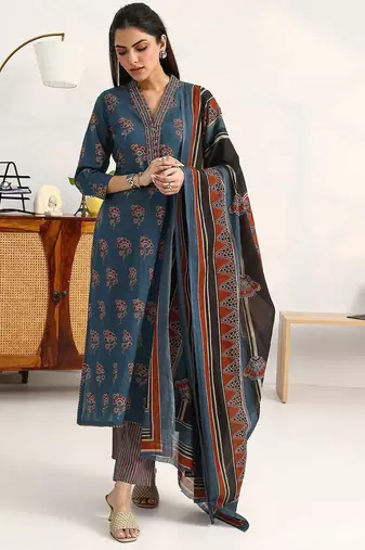 women ethnic motifs printed regular cotton blend kurta with trousers & with dupatta