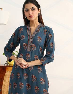 women ethnic motifs printed regular cotton blend kurta with trousers & with dupatta 6