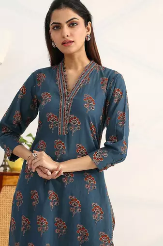 women ethnic motifs printed regular cotton blend kurta with trousers & with dupatta