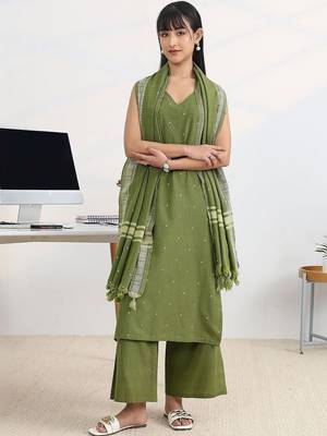 ethnic motifs printed v neck sleeveless kurta with palazzos & dupatta 2