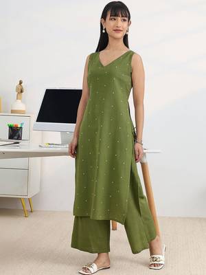 ethnic motifs printed v neck sleeveless kurta with palazzos & dupatta 3