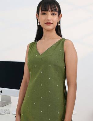 ethnic motifs printed v neck sleeveless kurta with palazzos & dupatta 5