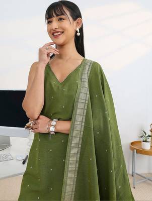ethnic motifs printed v neck sleeveless kurta with palazzos & dupatta 6