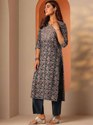 paisley printed notch neck thread work straight kurta with trousers 4