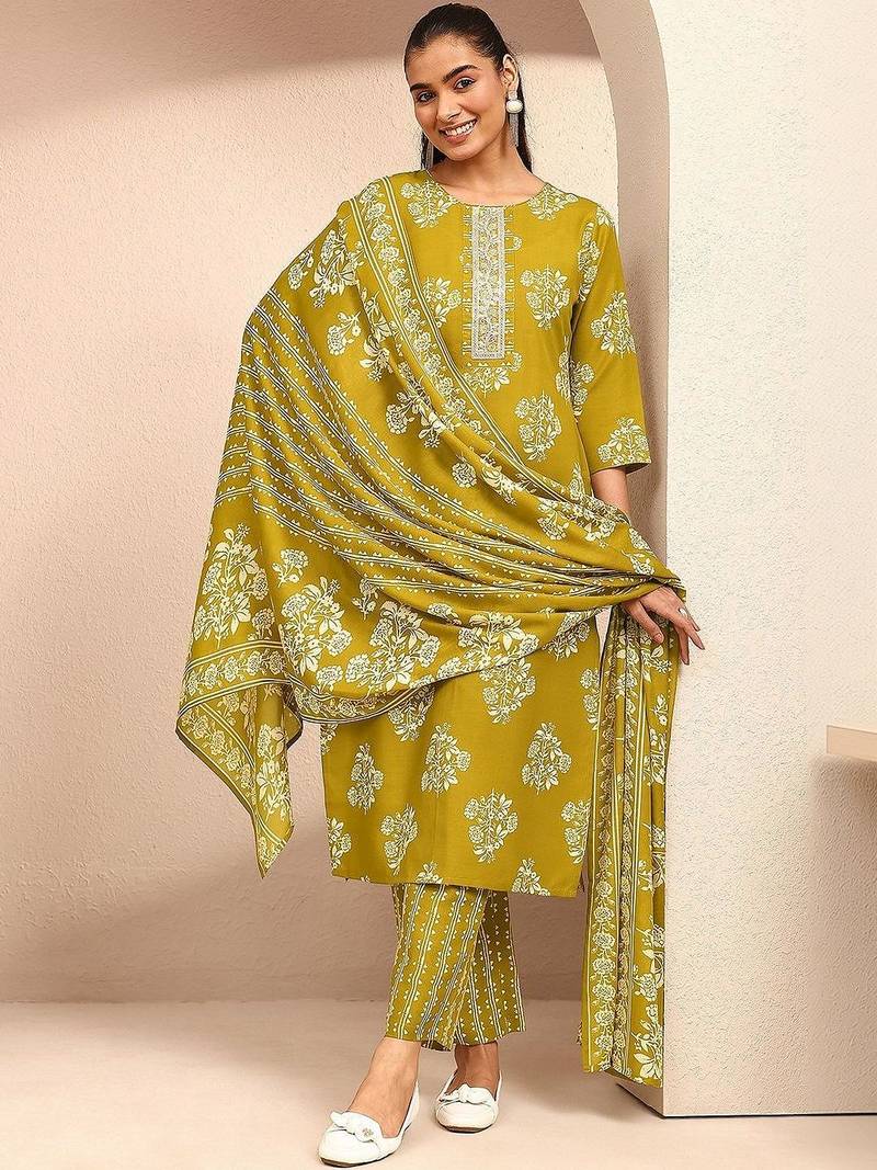 women floral printed regular thread work kurta with trousers & with dupatta
