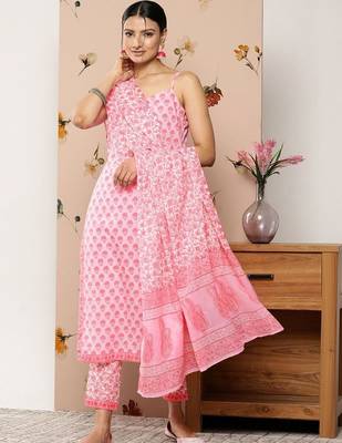 women floral printed regular kurta with trousers & with dupatta 4