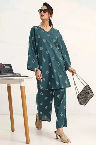 women ethnic motifs printed regular cotton blend kurta with palazzos