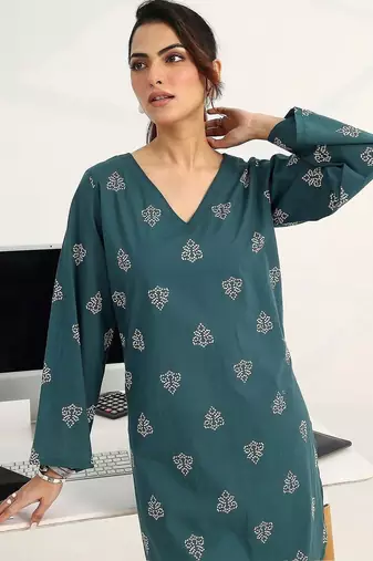 women ethnic motifs printed regular cotton blend kurta with palazzos