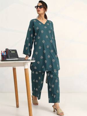 women ethnic motifs printed regular cotton blend kurta with palazzos 3