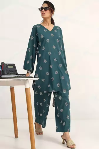 women ethnic motifs printed regular cotton blend kurta with palazzos