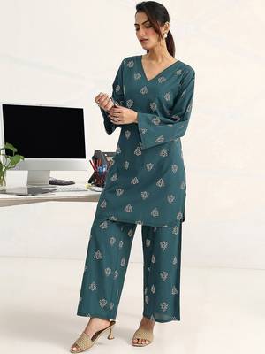 women ethnic motifs printed regular cotton blend kurta with palazzos 5