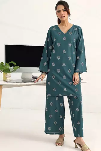 women ethnic motifs printed regular cotton blend kurta with palazzos