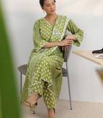 women ethnic motifs printed regular thread work kurta with trousers & with dupatta