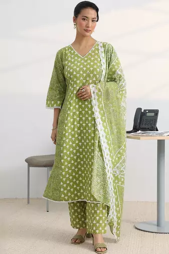 women ethnic motifs printed regular thread work kurta with trousers & with dupatta