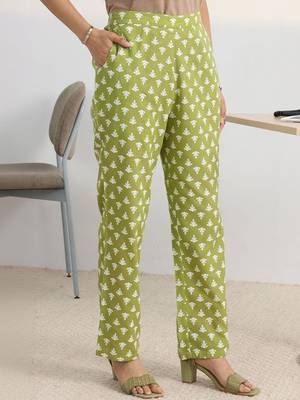 women ethnic motifs printed regular thread work kurta with trousers & with dupatta 3