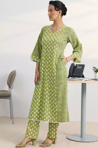 women ethnic motifs printed regular thread work kurta with trousers & with dupatta
