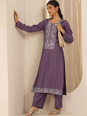 women ethnic motifs embroidered regular thread work kurta with trousers 1