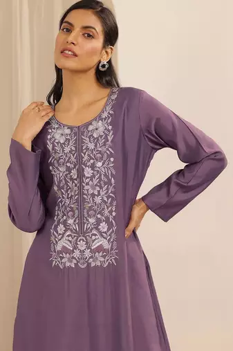 women ethnic motifs embroidered regular thread work kurta with trousers