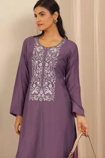 women ethnic motifs embroidered regular thread work kurta with trousers