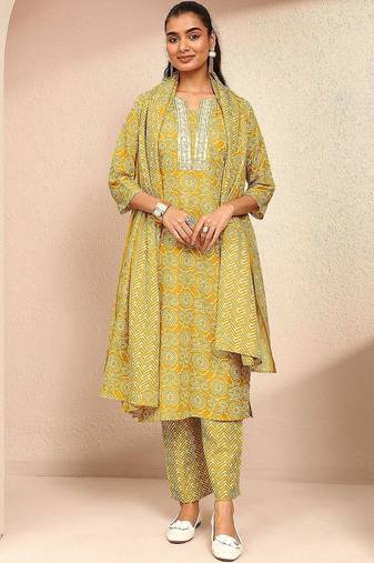 women ethnic motifs printed regular thread work kurta with trousers & with dupatta