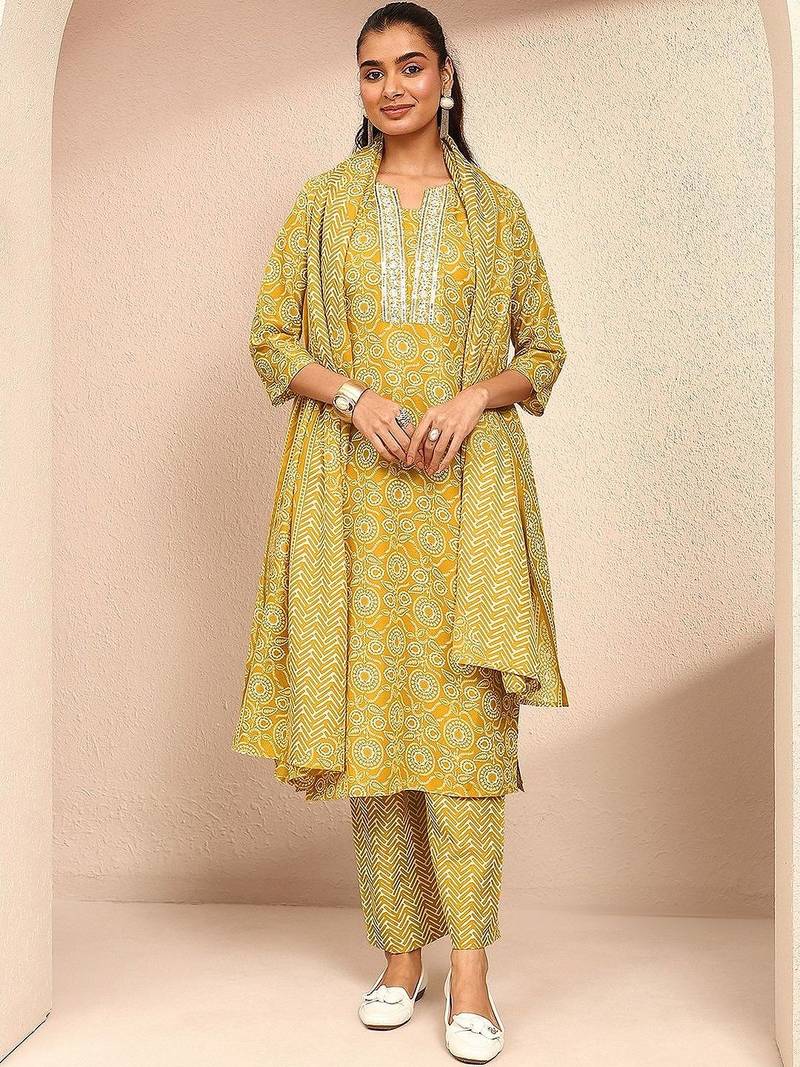 women ethnic motifs printed regular thread work kurta with trousers & with dupatta