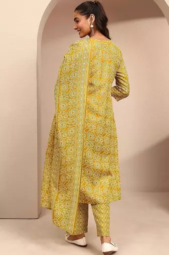women ethnic motifs printed regular thread work kurta with trousers & with dupatta
