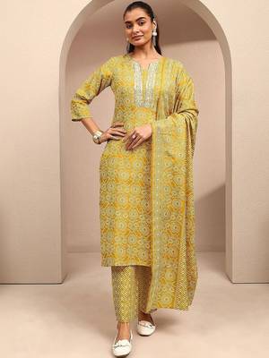 women ethnic motifs printed regular thread work kurta with trousers & with dupatta 6