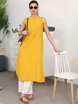 women regular kurta with trousers 1