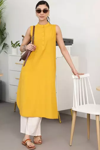 women regular kurta with trousers