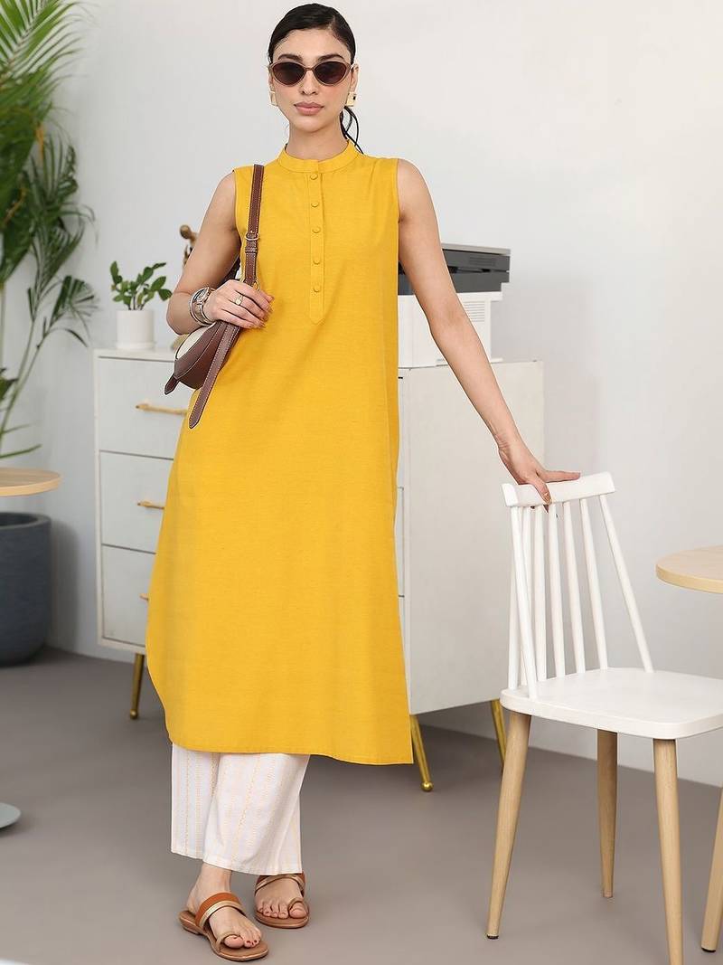 women regular kurta with trousers