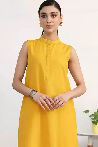 women regular kurta with trousers