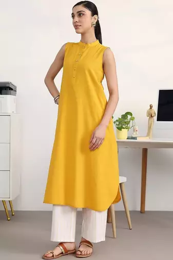 women regular kurta with trousers