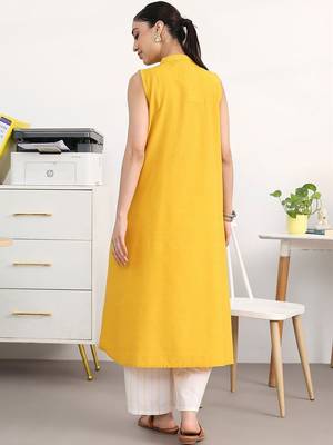 women regular kurta with trousers 4