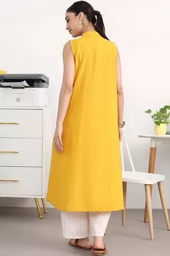 women regular kurta with trousers