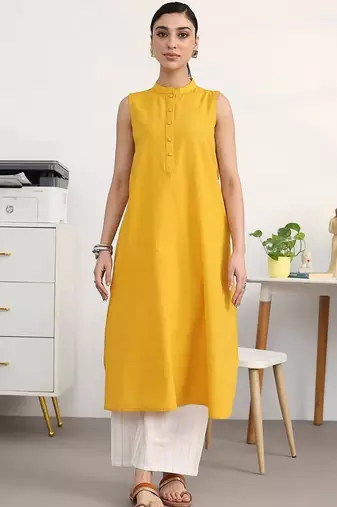 women regular kurta with trousers