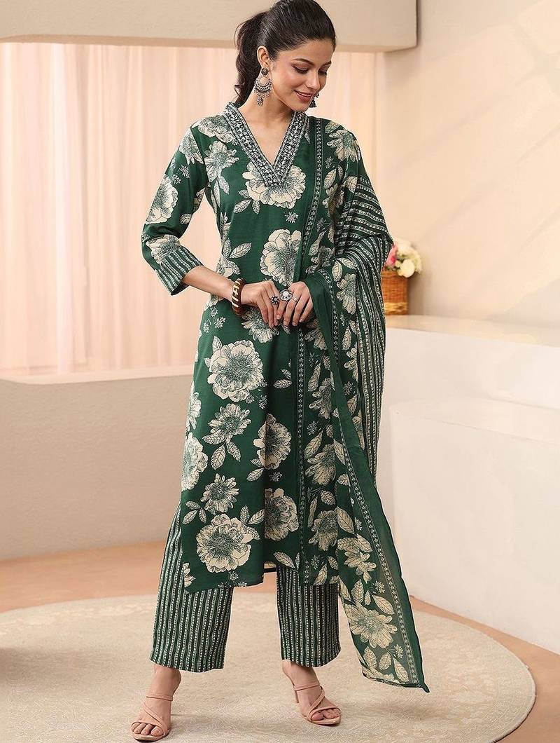 women floral printed regular kurta with trousers & with dupatta
