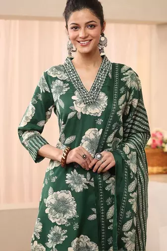 women floral printed regular kurta with trousers & with dupatta
