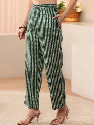women floral printed regular kurta with trousers & with dupatta 7