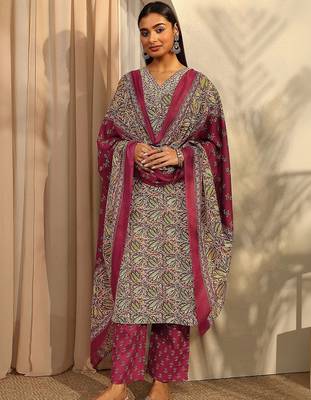 women ethnic motifs printed regular kurta with trousers & with dupatta 2
