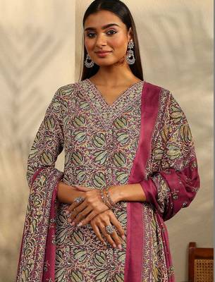 women ethnic motifs printed regular kurta with trousers & with dupatta 3