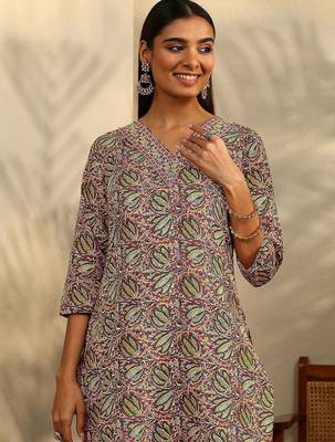 women ethnic motifs printed regular kurta with trousers & with dupatta 7