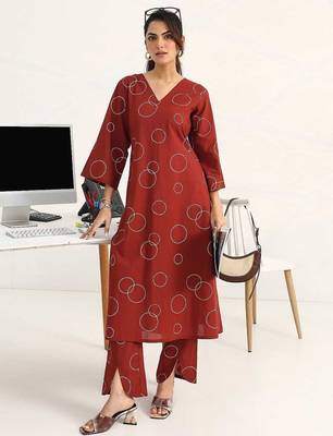 women printed regular kurta with trousers 1