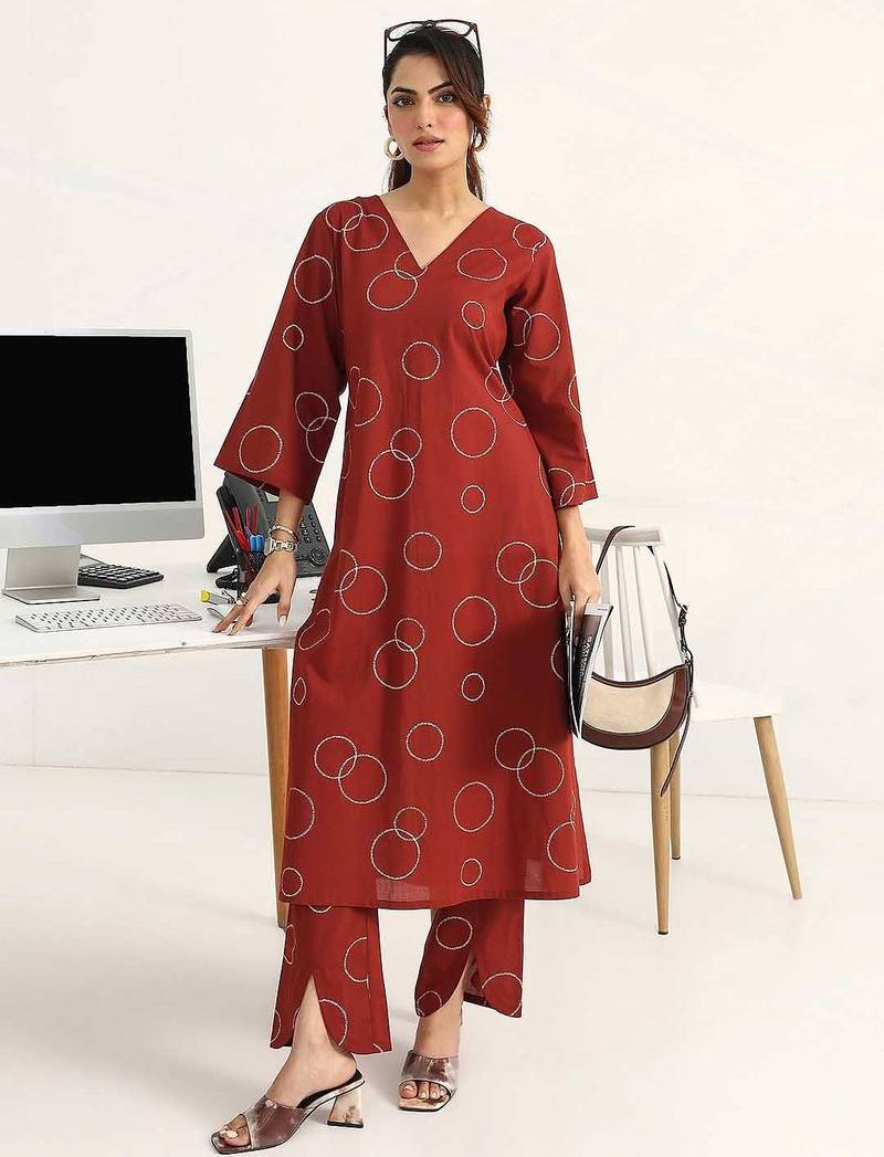 women printed regular kurta with trousers